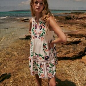 SOLD NWT Sézane Arielle Dress in Multicolored Flower Embroidery Size 6/38